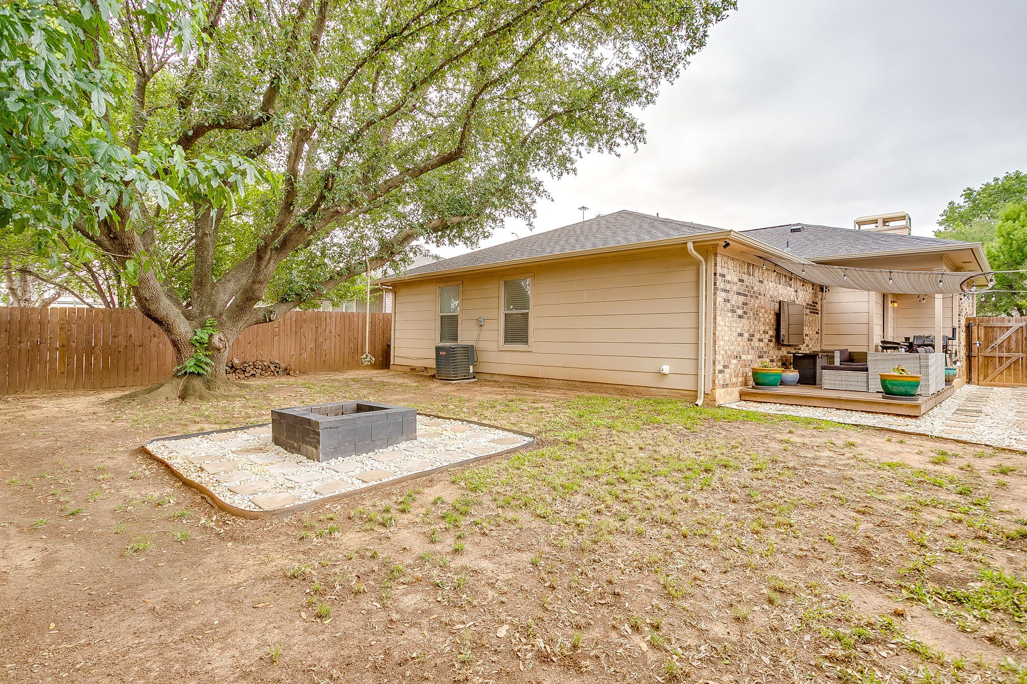 5017 Santa Fe Court Arlington TX 76017