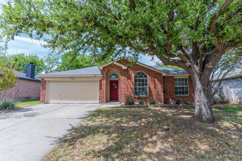 924 Fenway Lane Saginaw TX 76179