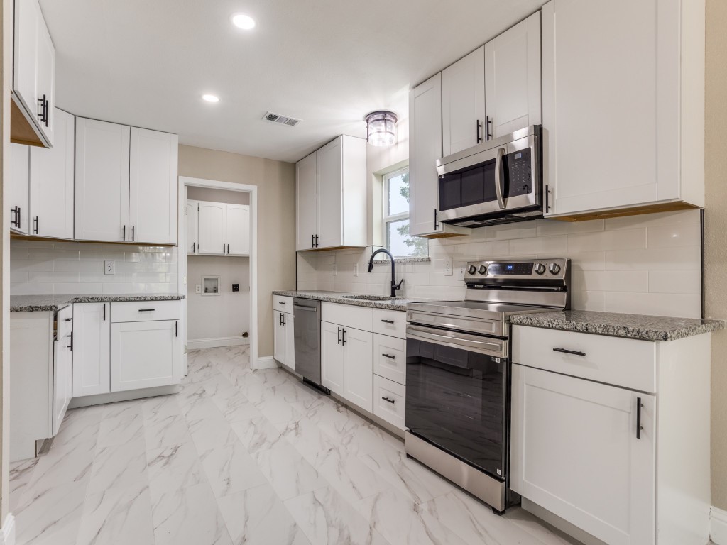 2226 Meadowview Drive Garland TX 75043