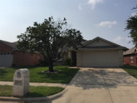 1074 Roundrock Drive Saginaw TX 76179