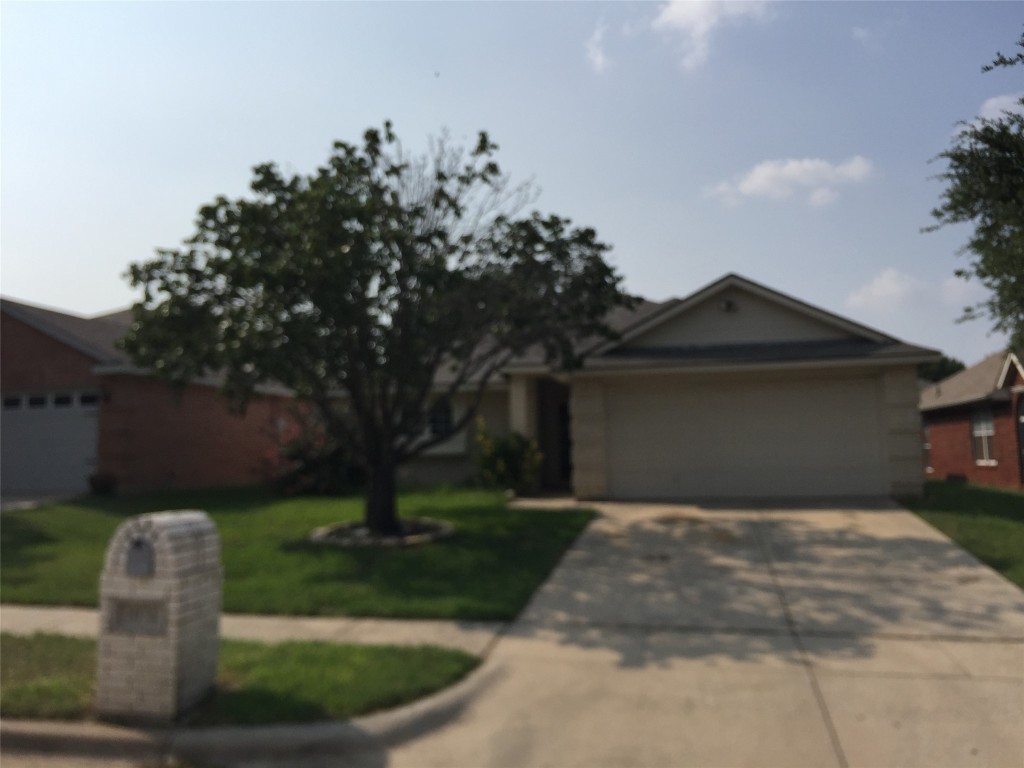 1074 Roundrock Drive Saginaw TX 76179