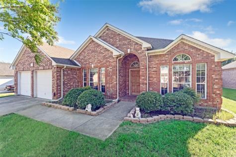 2711 Lake Country Drive Grand Prairie TX 75052