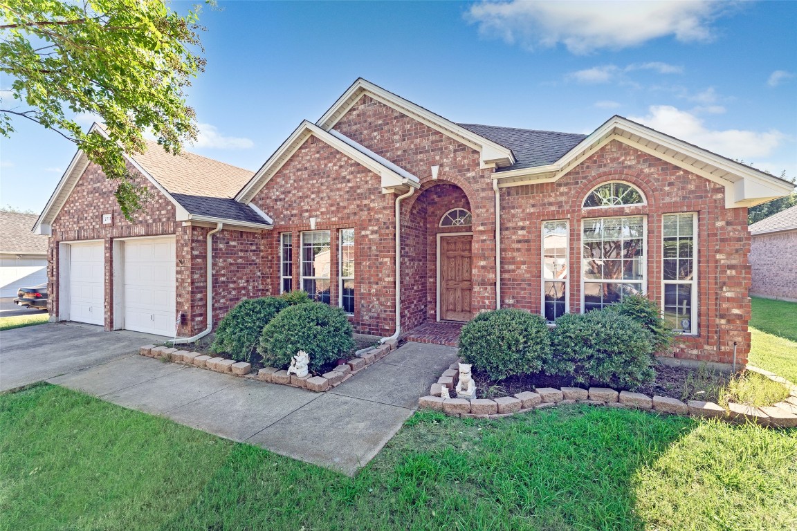 2711 Lake Country Drive Grand Prairie TX 75052