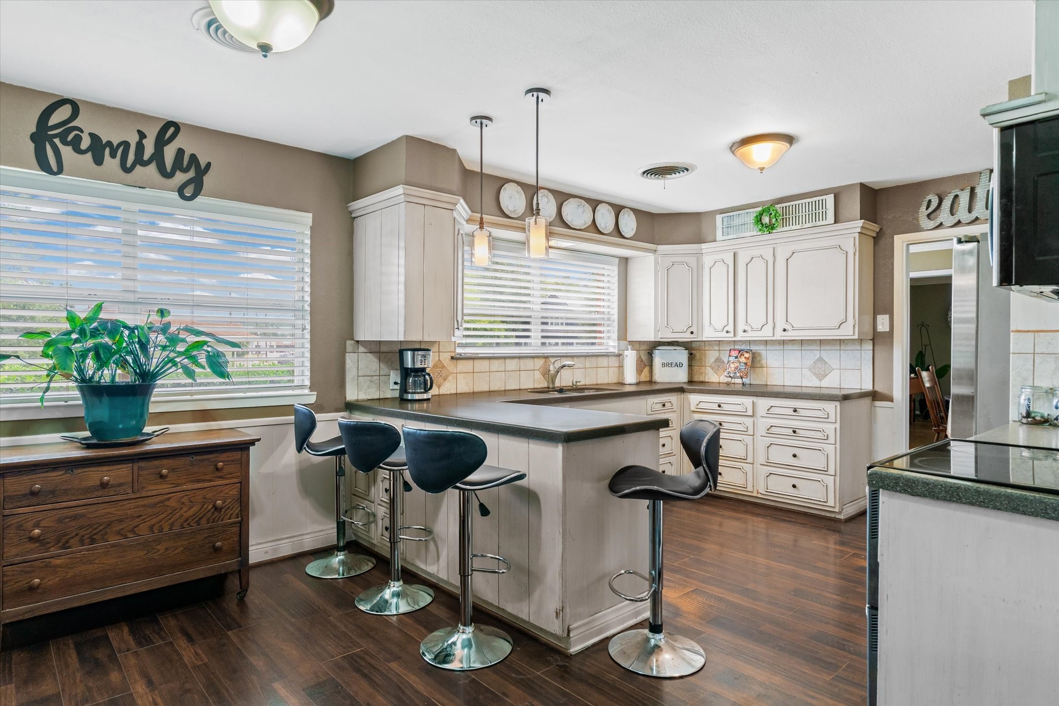 202 S Houston Street Edgewood TX 75117
