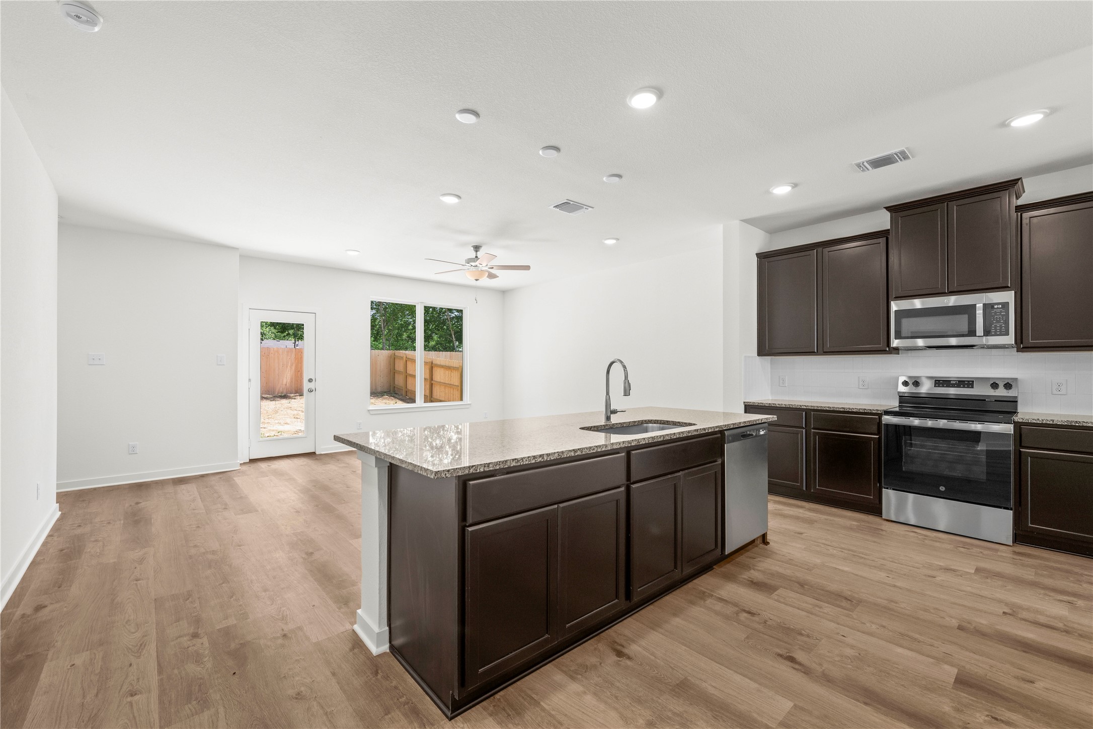 111 Adaline Bend Mcgregor TX 76657