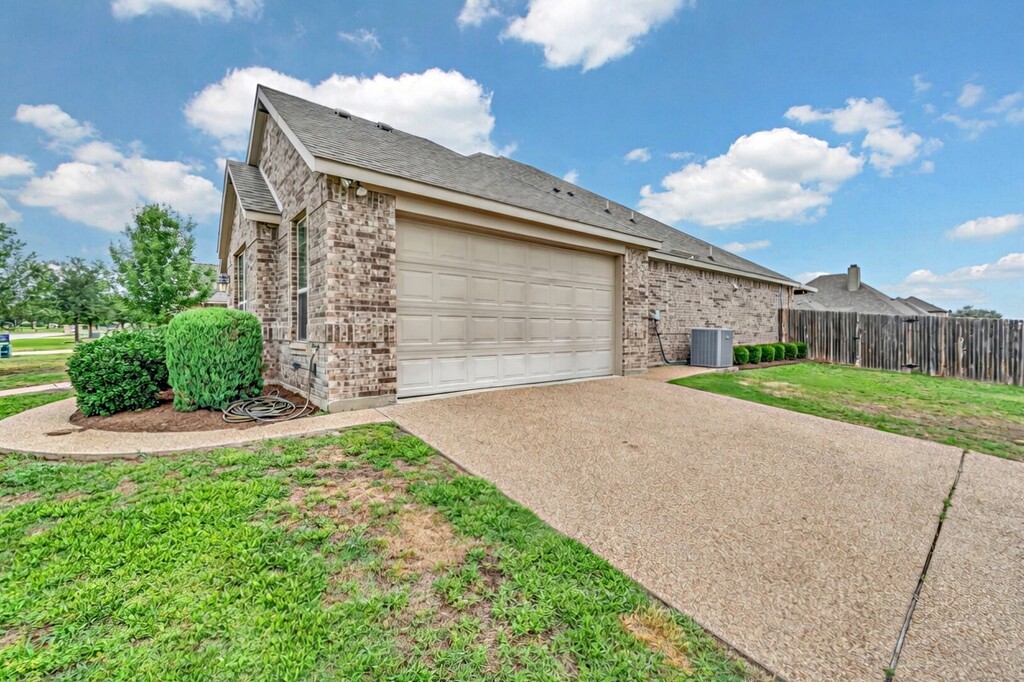 1012 Steamboat Drive Hewitt TX 76643