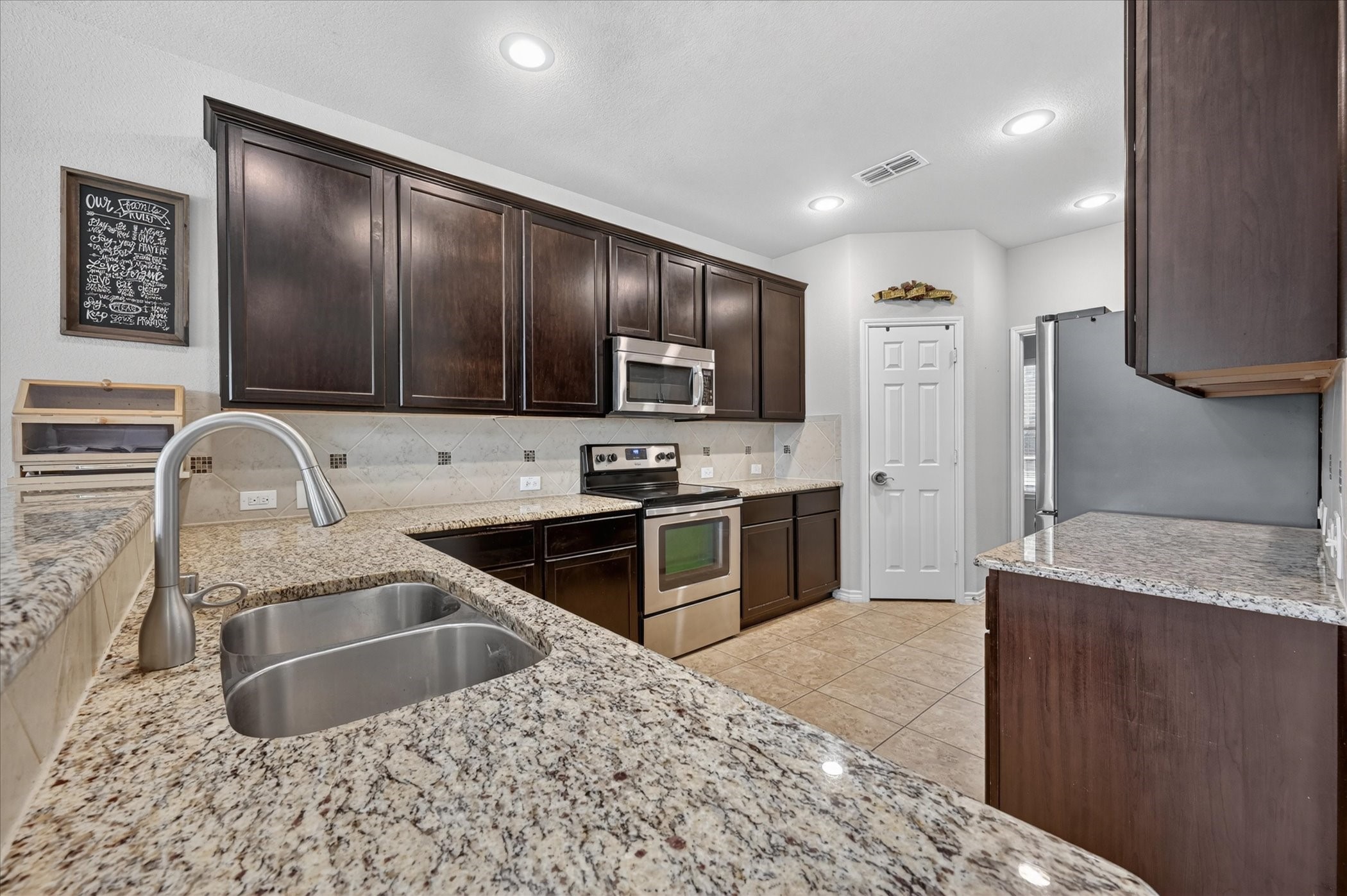 5920 Ivy Glen Drive Grand Prairie TX 75052