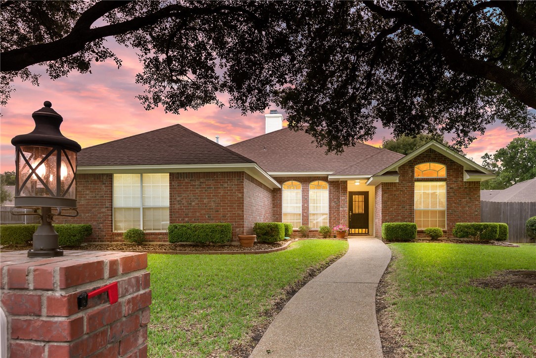 205 Whispering Meadows Drive Hewitt TX 76643