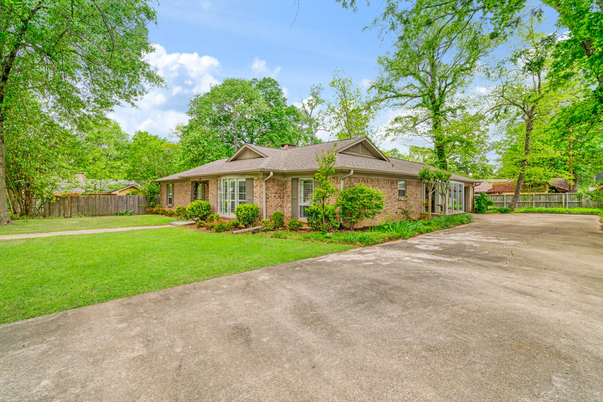 2745 Simpson Street Paris TX 75460