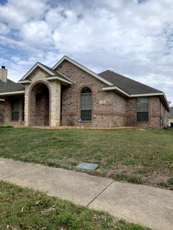 306 Village Drive Red Oak TX 75154
