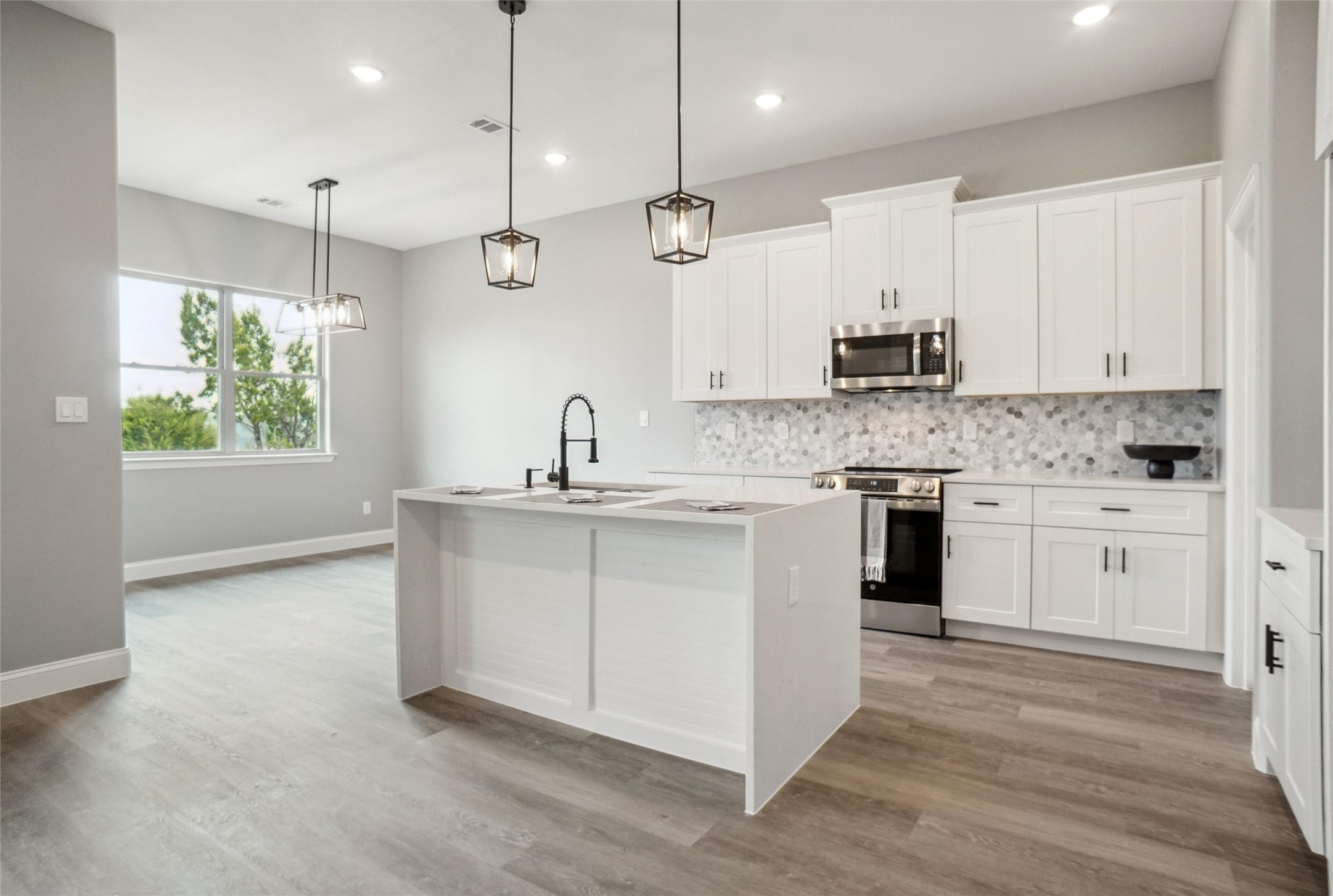 5824 Belaire Circle Granbury TX 76048