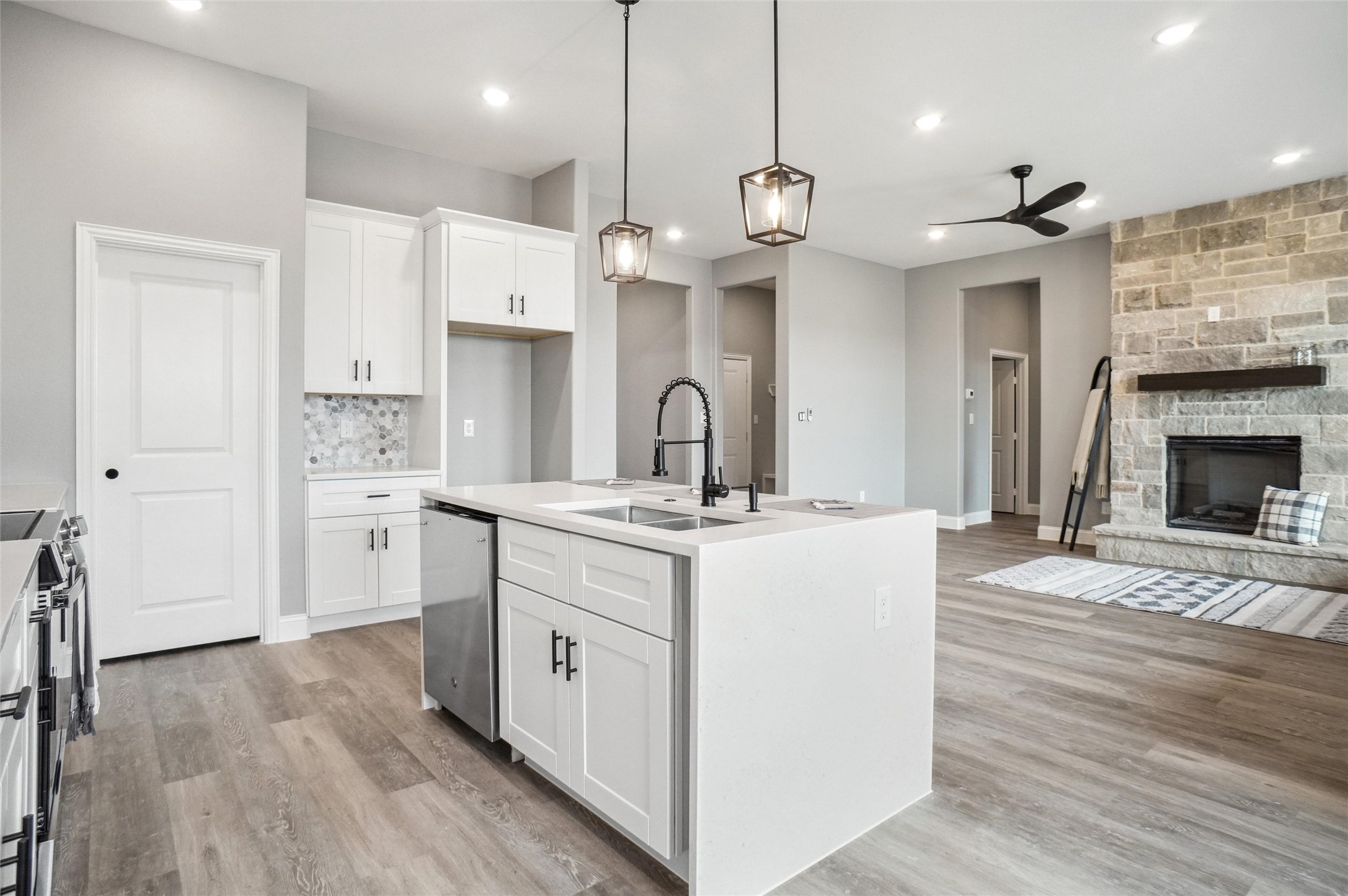 5824 Belaire Circle Granbury TX 76048