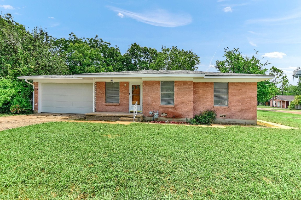 308 S Carter Street Whitewright TX 75491