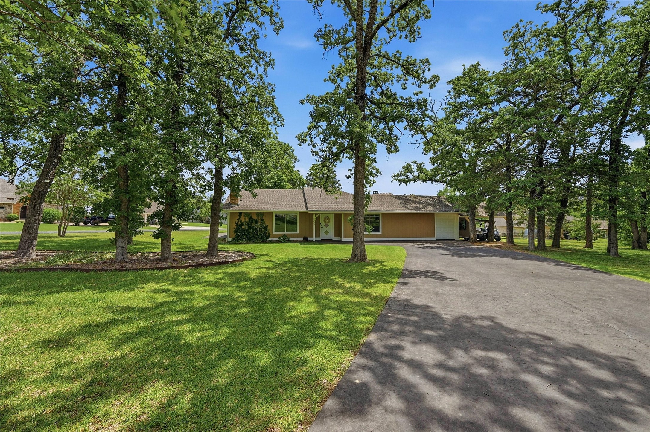 100 Cayuga Cove Gainesville TX 76240