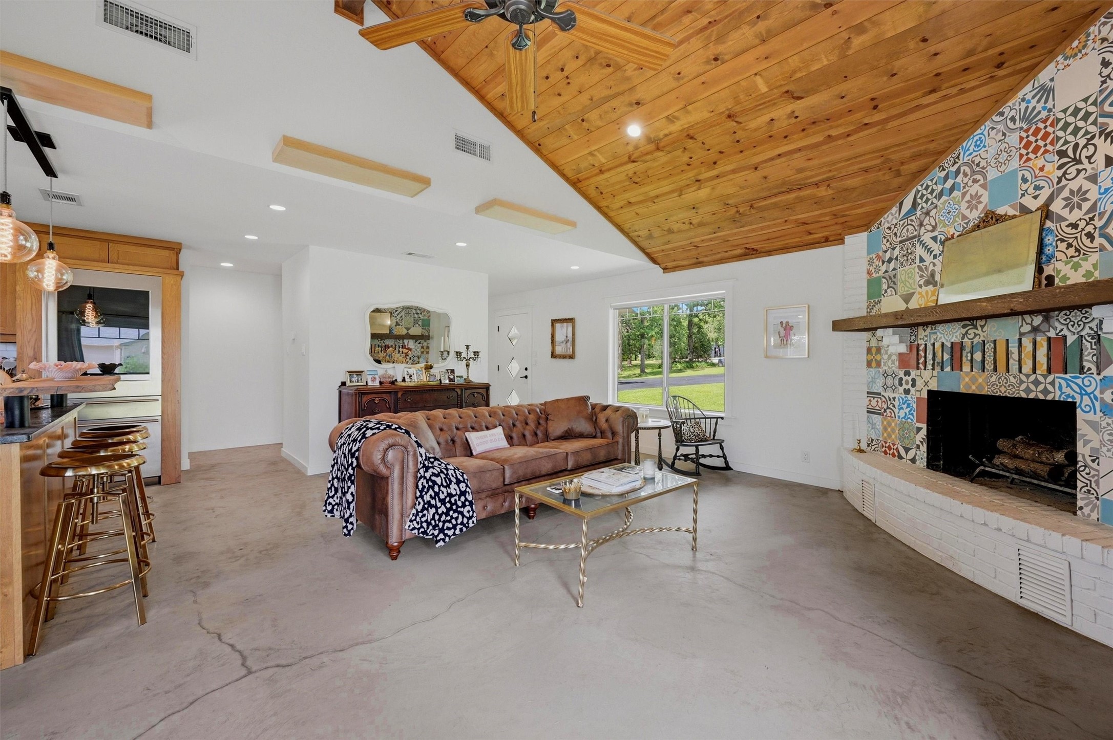 100 Cayuga Cove Gainesville TX 76240
