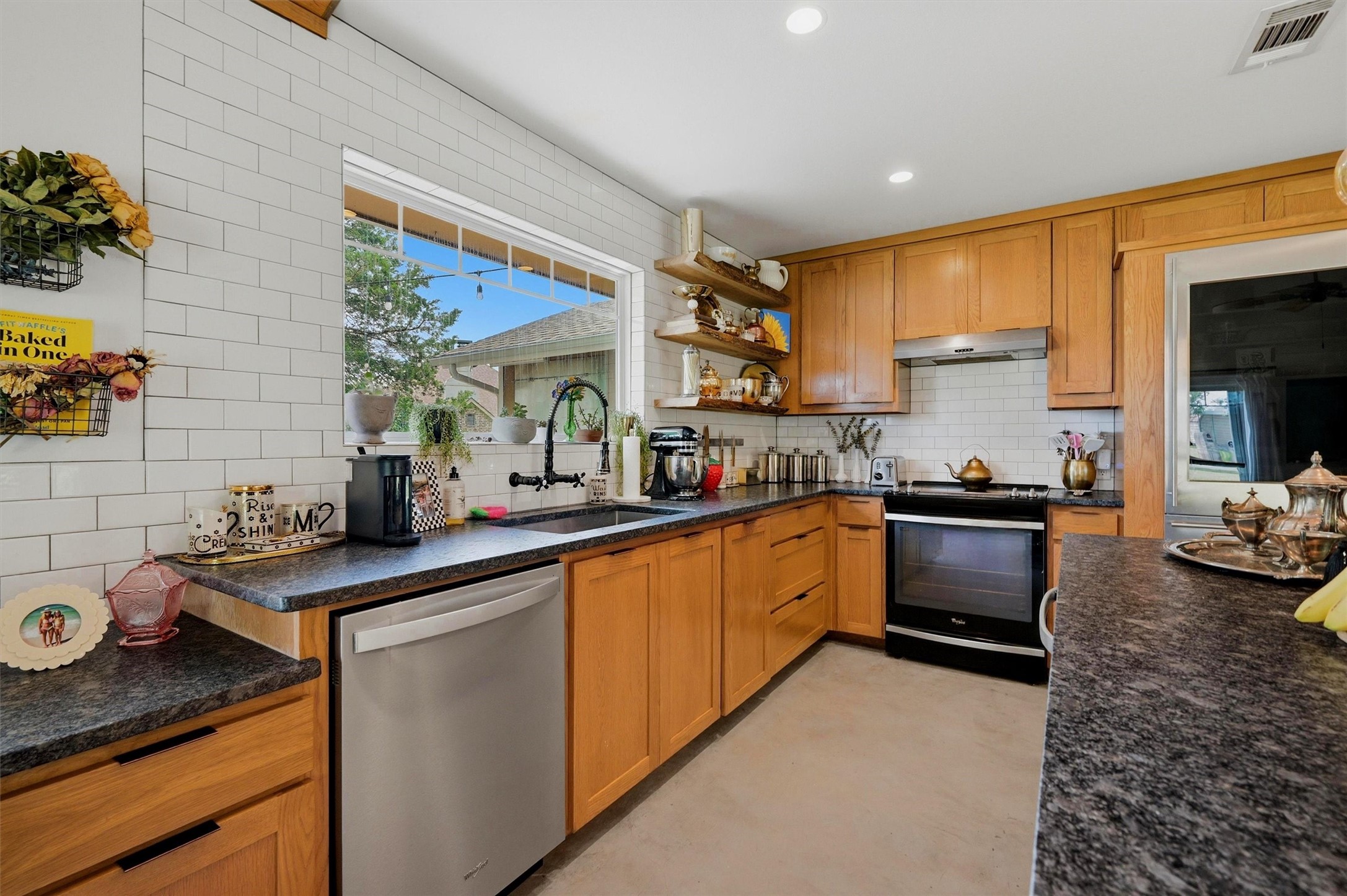 100 Cayuga Cove Gainesville TX 76240