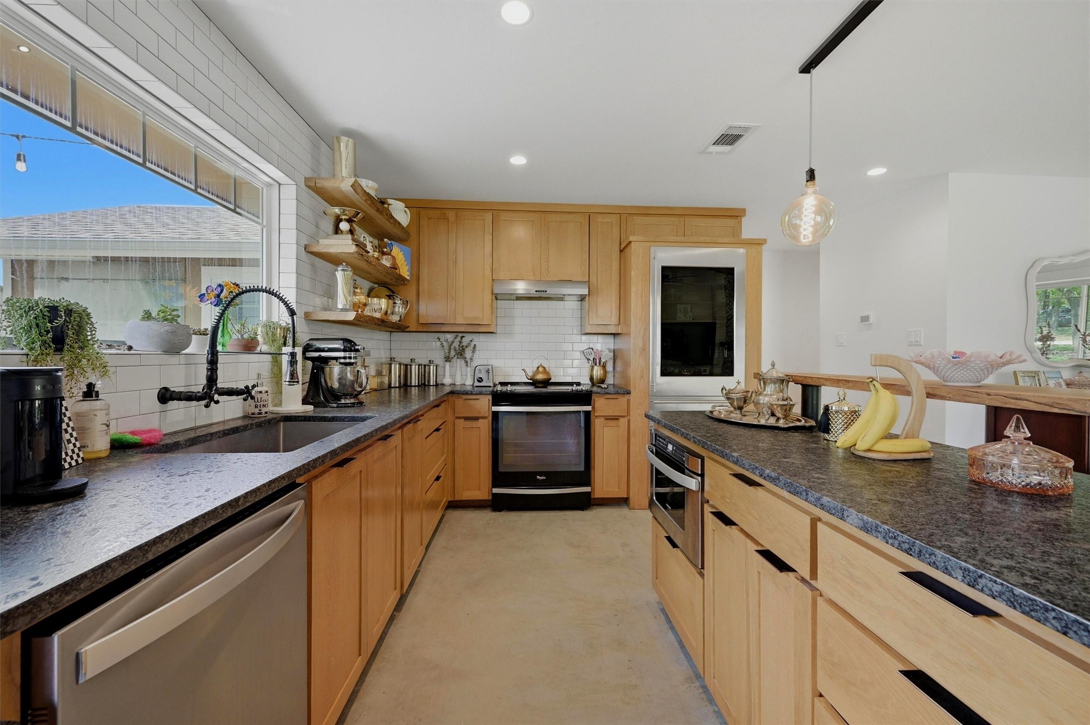 100 Cayuga Cove Gainesville TX 76240