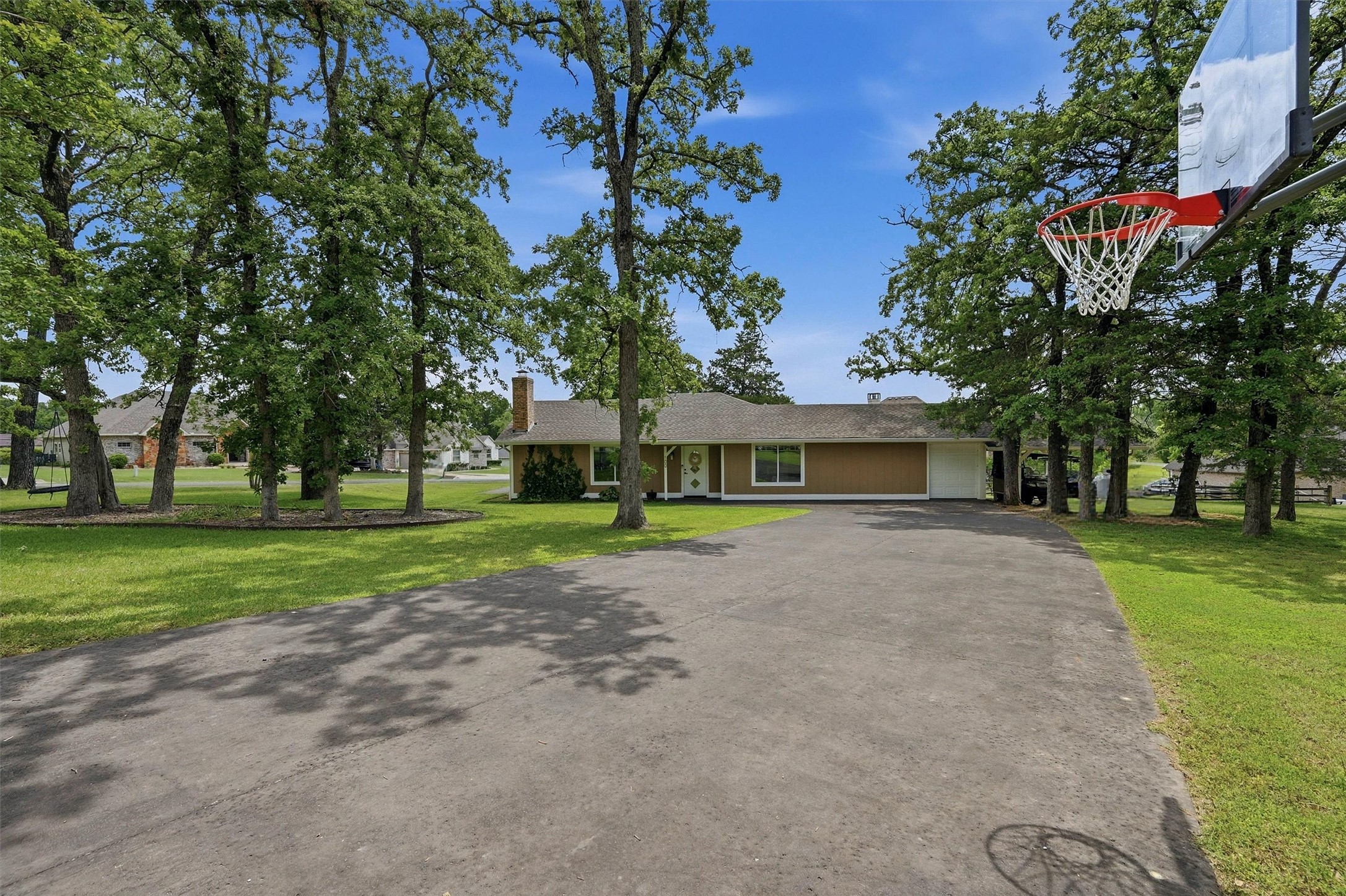 100 Cayuga Cove Gainesville TX 76240
