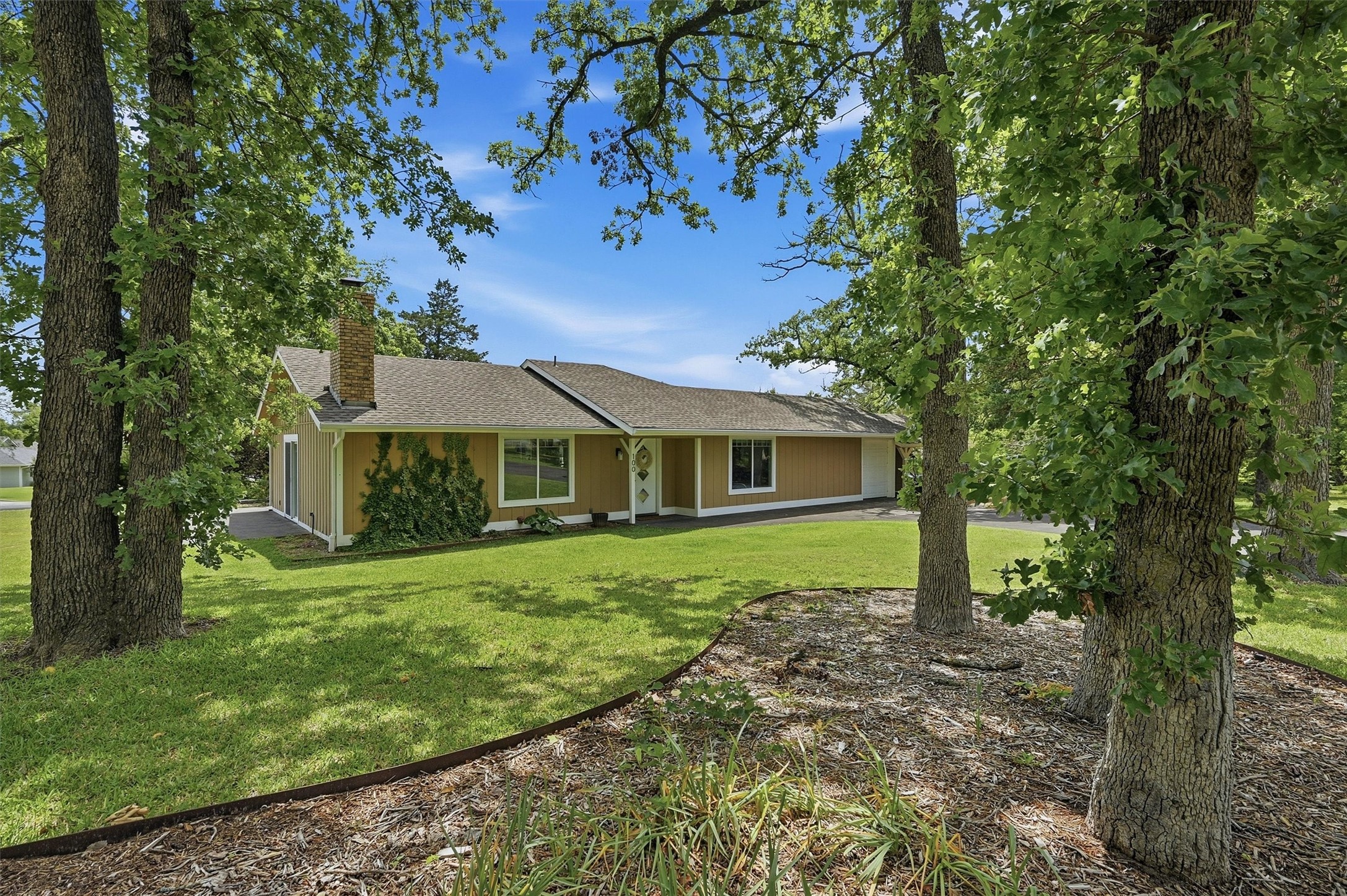 100 Cayuga Cove Gainesville TX 76240