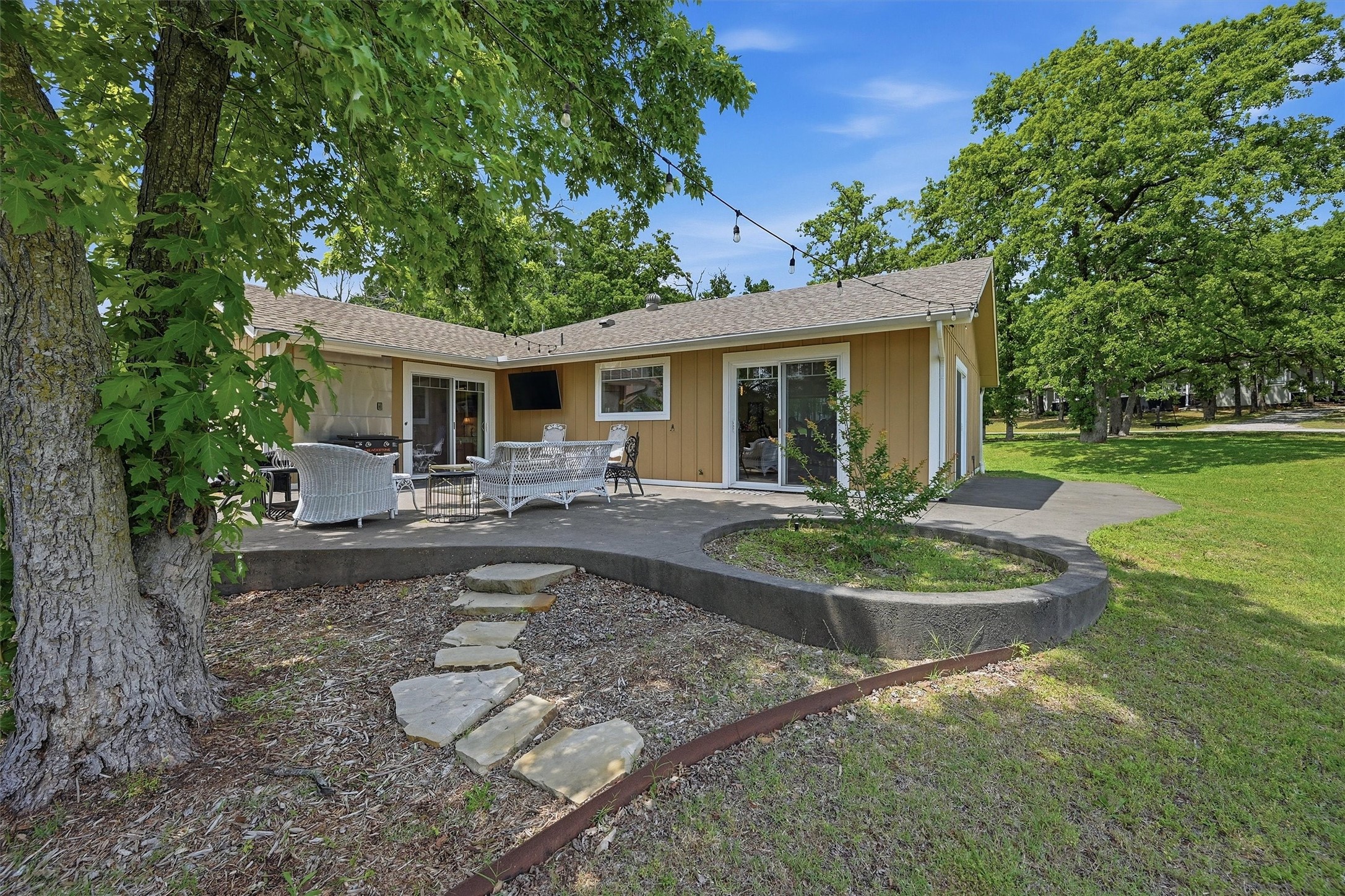 100 Cayuga Cove Gainesville TX 76240