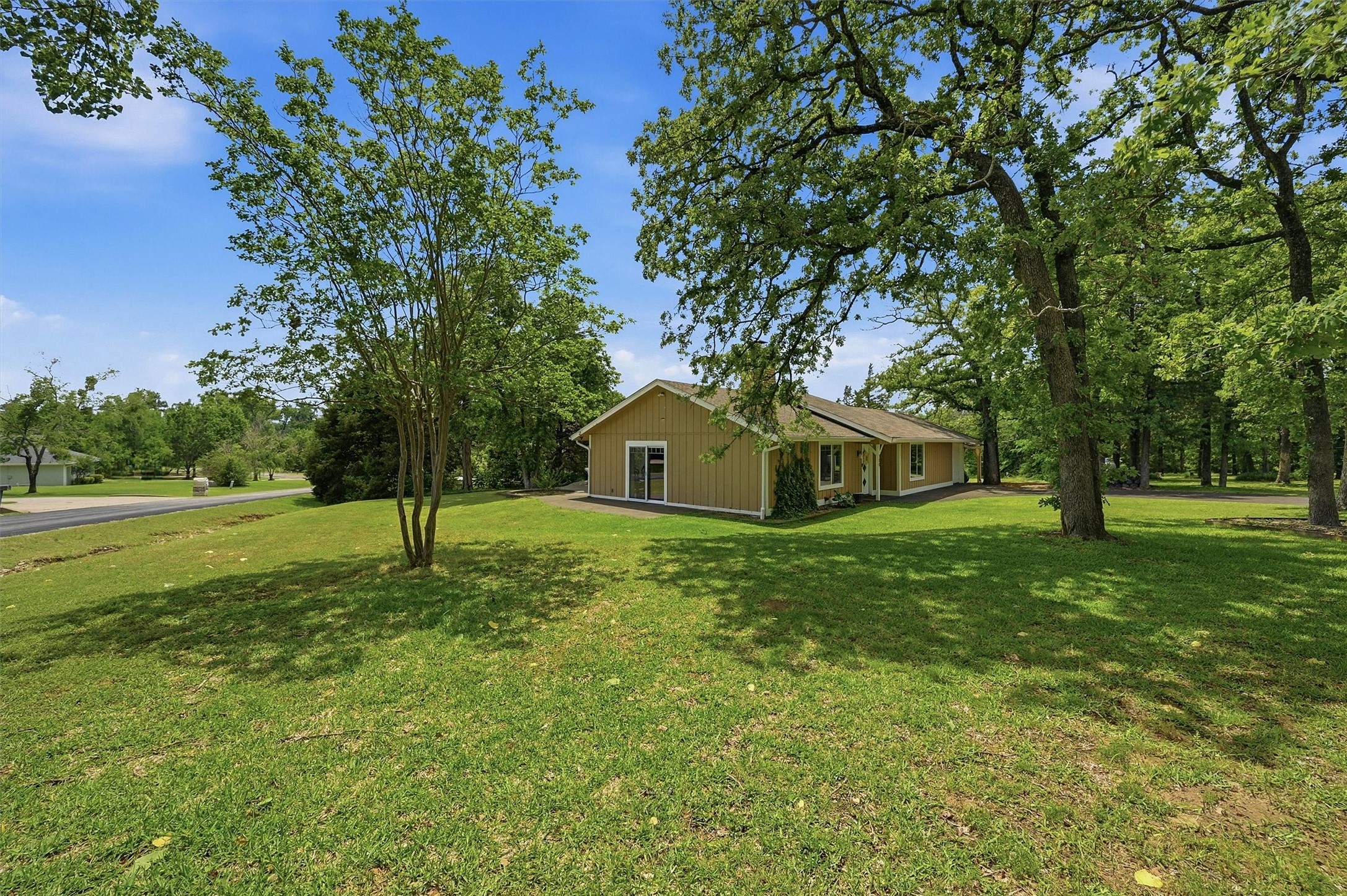 100 Cayuga Cove Gainesville TX 76240