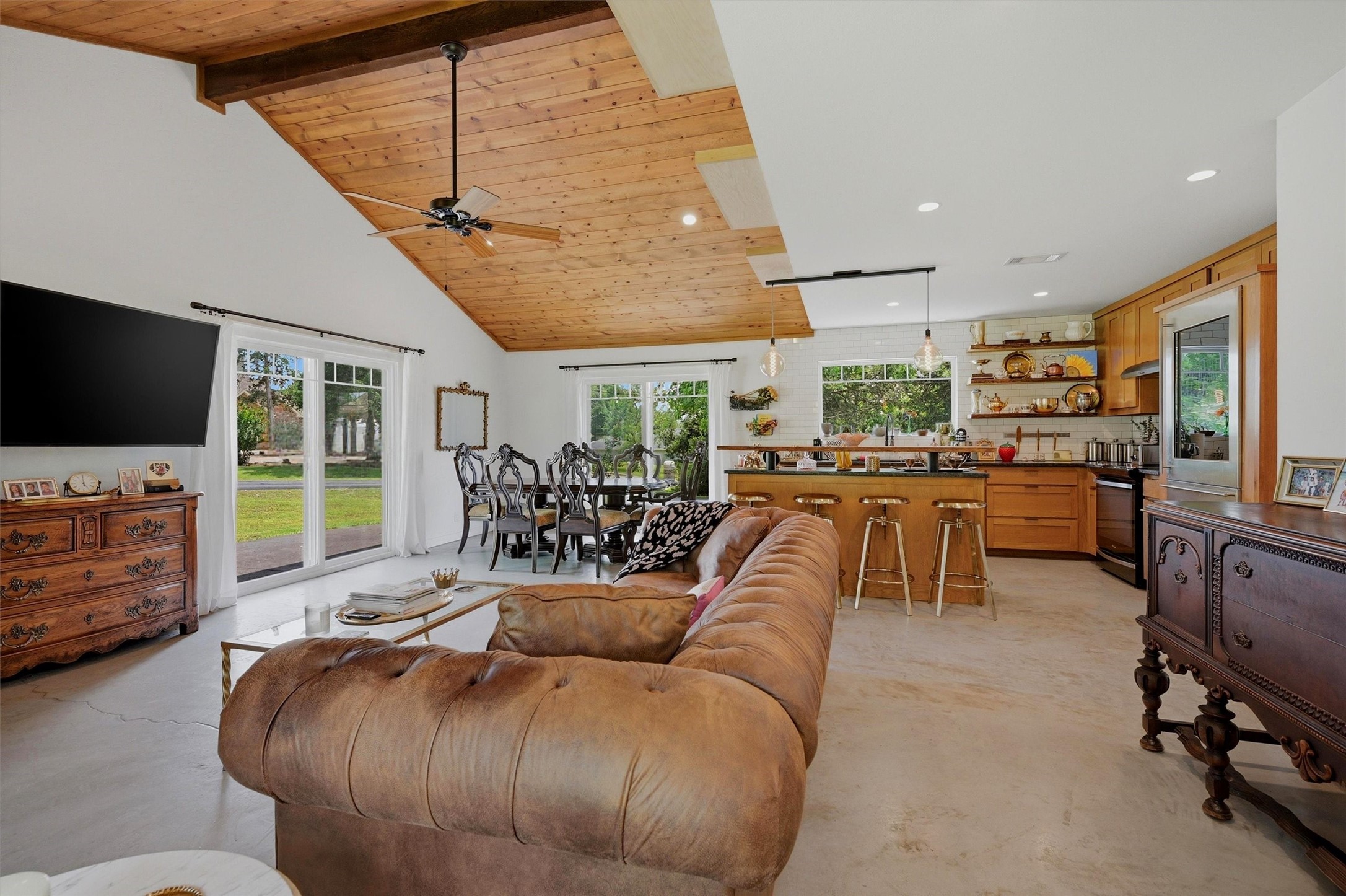 100 Cayuga Cove Gainesville TX 76240