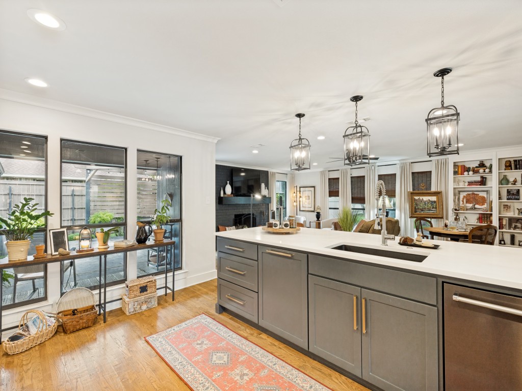 2006 Brookside Drive Grapevine TX 76051