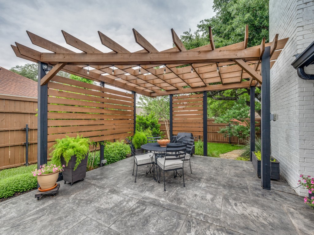 2006 Brookside Drive Grapevine TX 76051