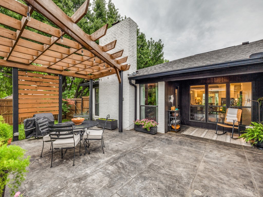 2006 Brookside Drive Grapevine TX 76051