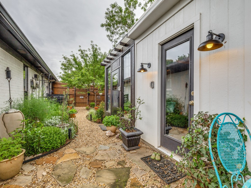 2006 Brookside Drive Grapevine TX 76051