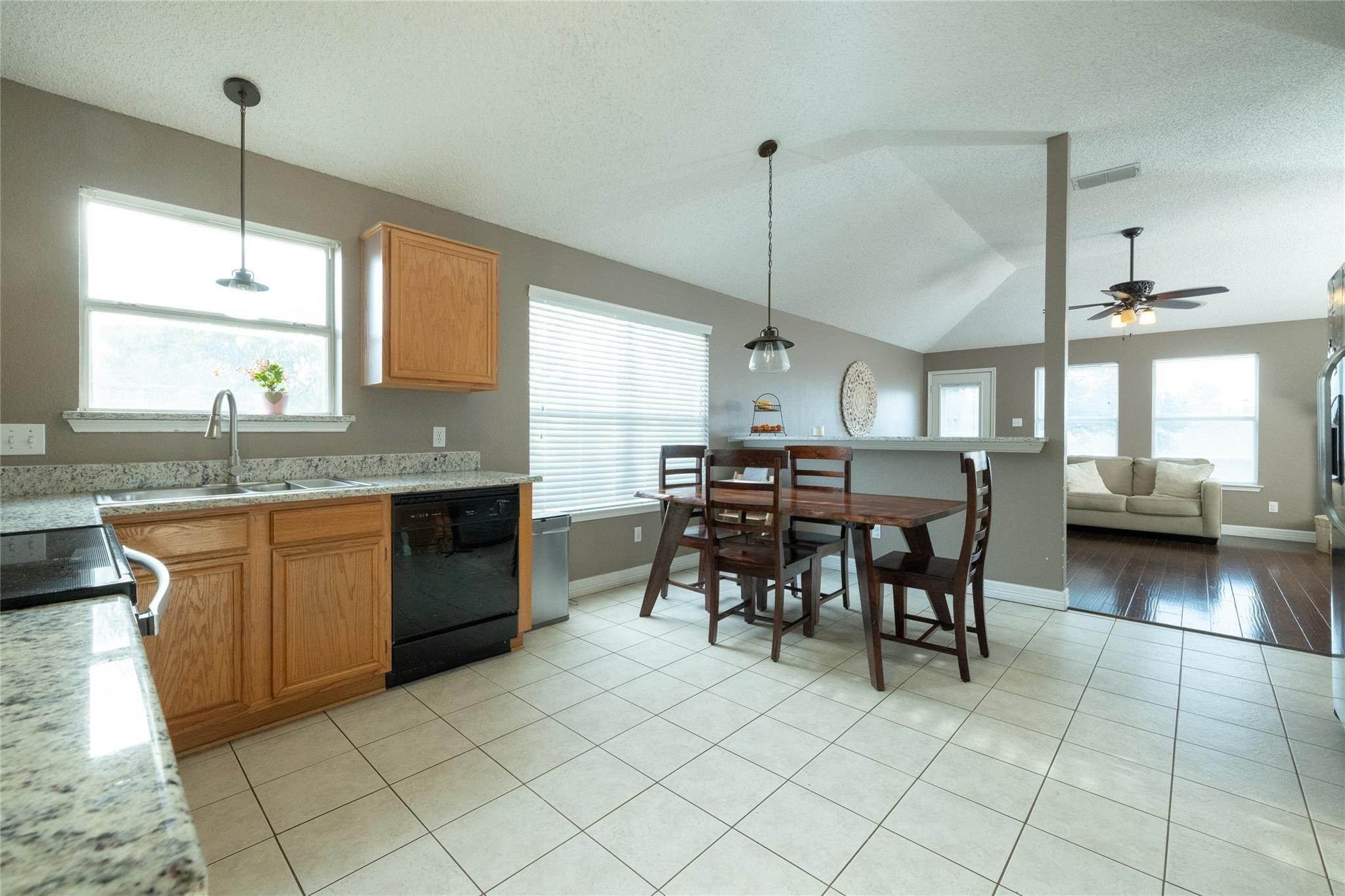 7208 Stonegate Drive Benbrook TX 76126