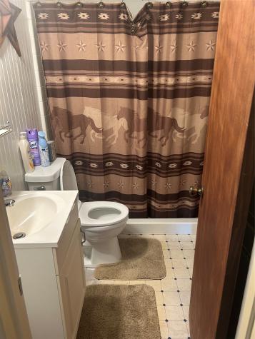 1002 W Bloodworth Olney TX 76374