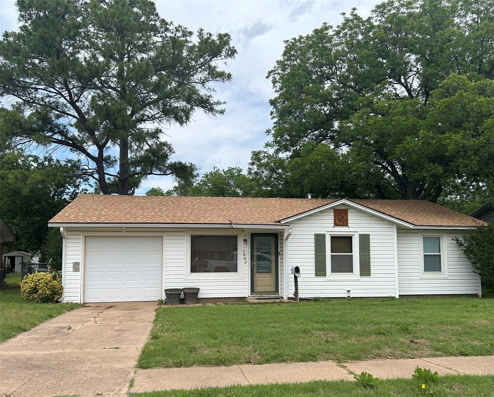 1002 W Bloodworth Olney TX 76374
