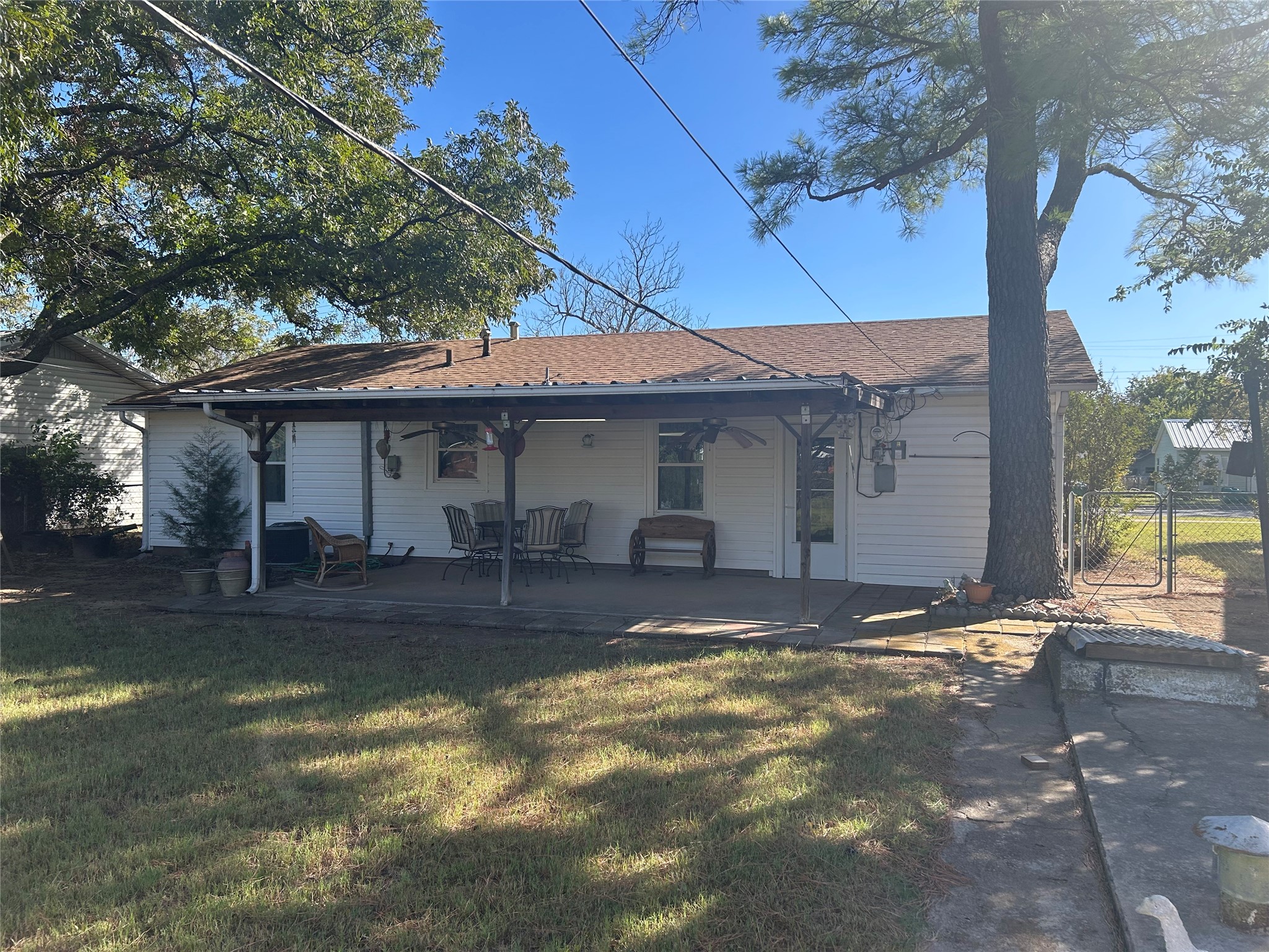 1002 W Bloodworth Olney TX 76374