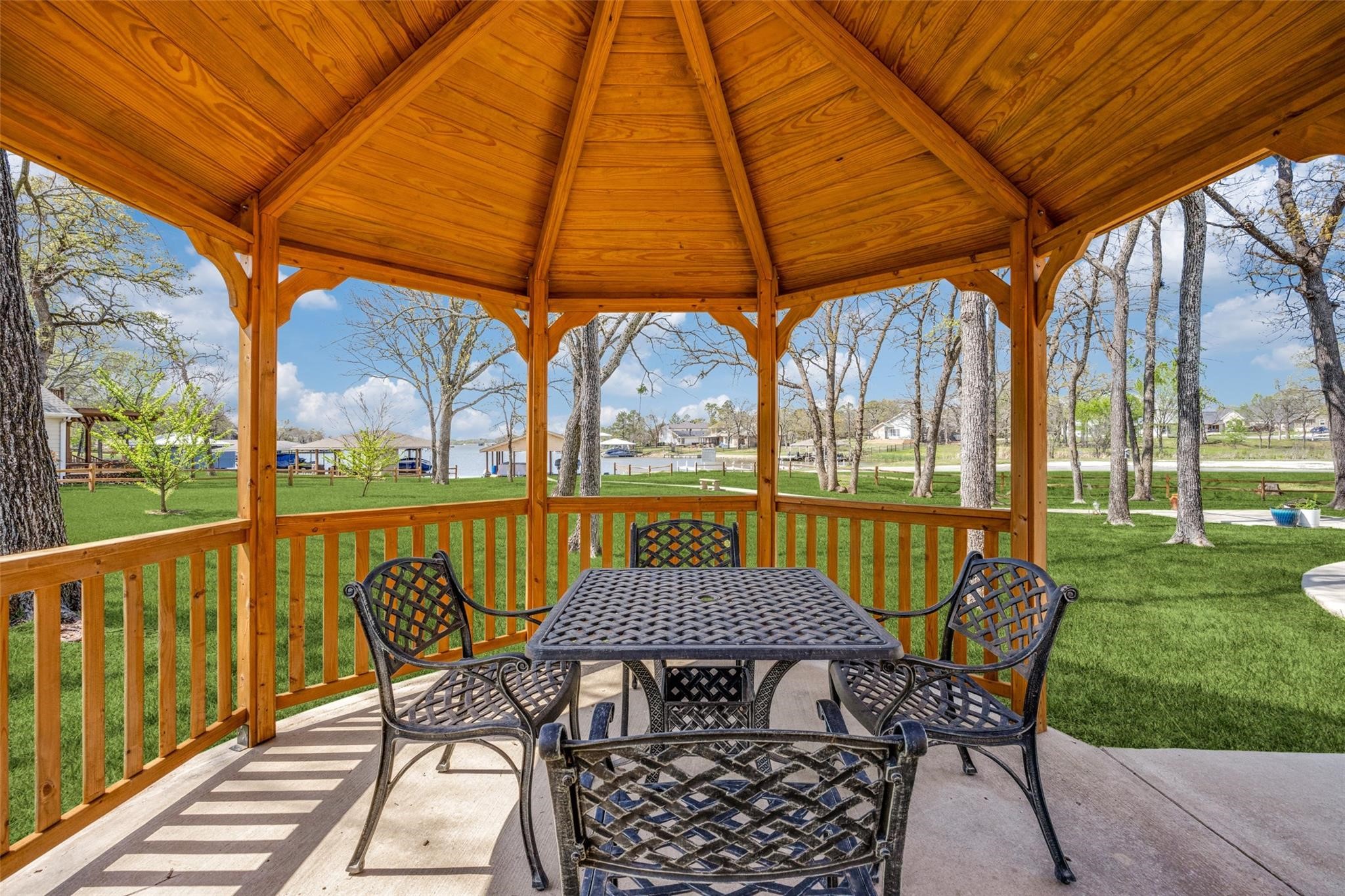 810 Kiowa Drive E Lake Kiowa TX 76240
