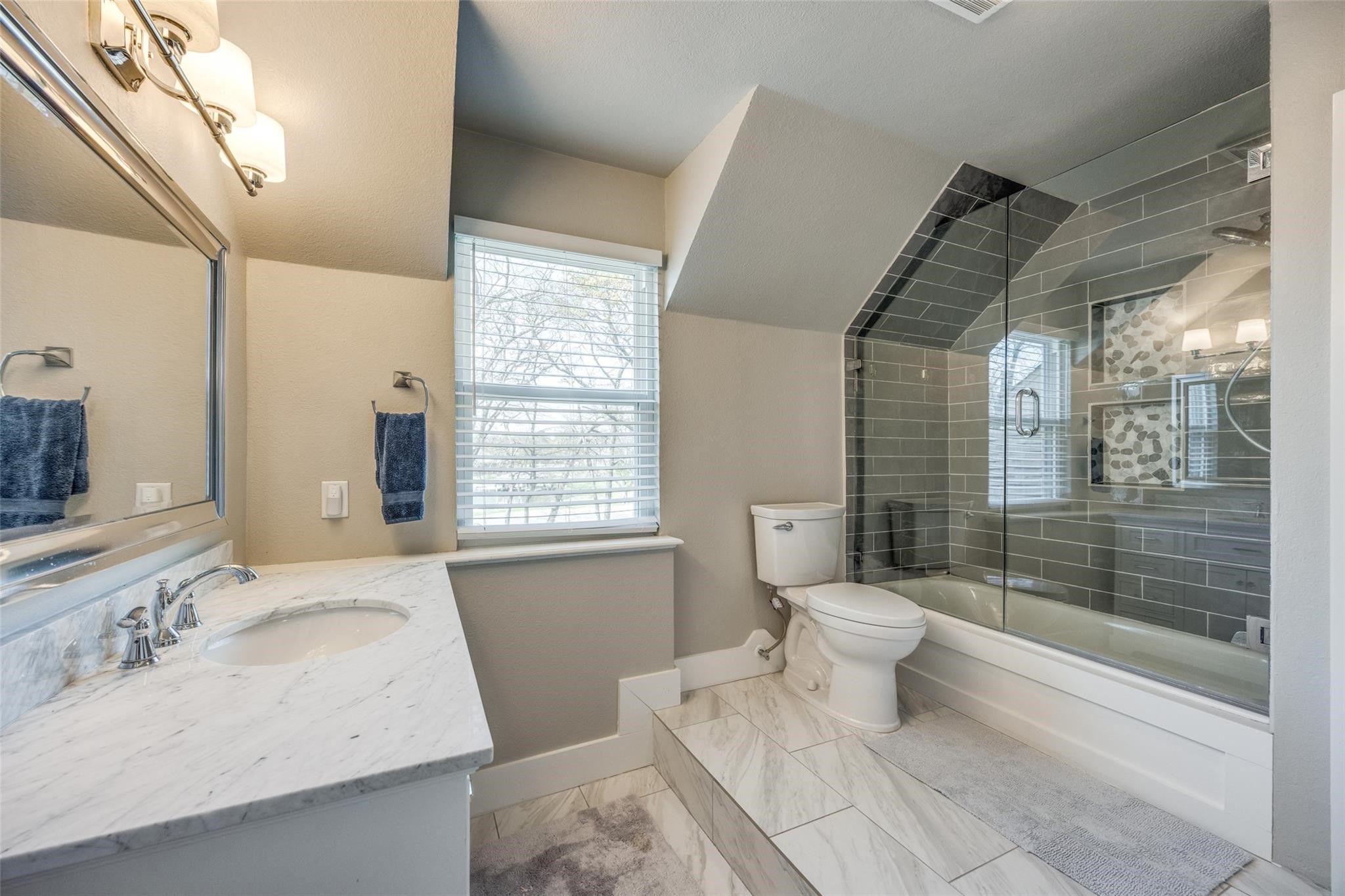 810 Kiowa Drive E Lake Kiowa TX 76240