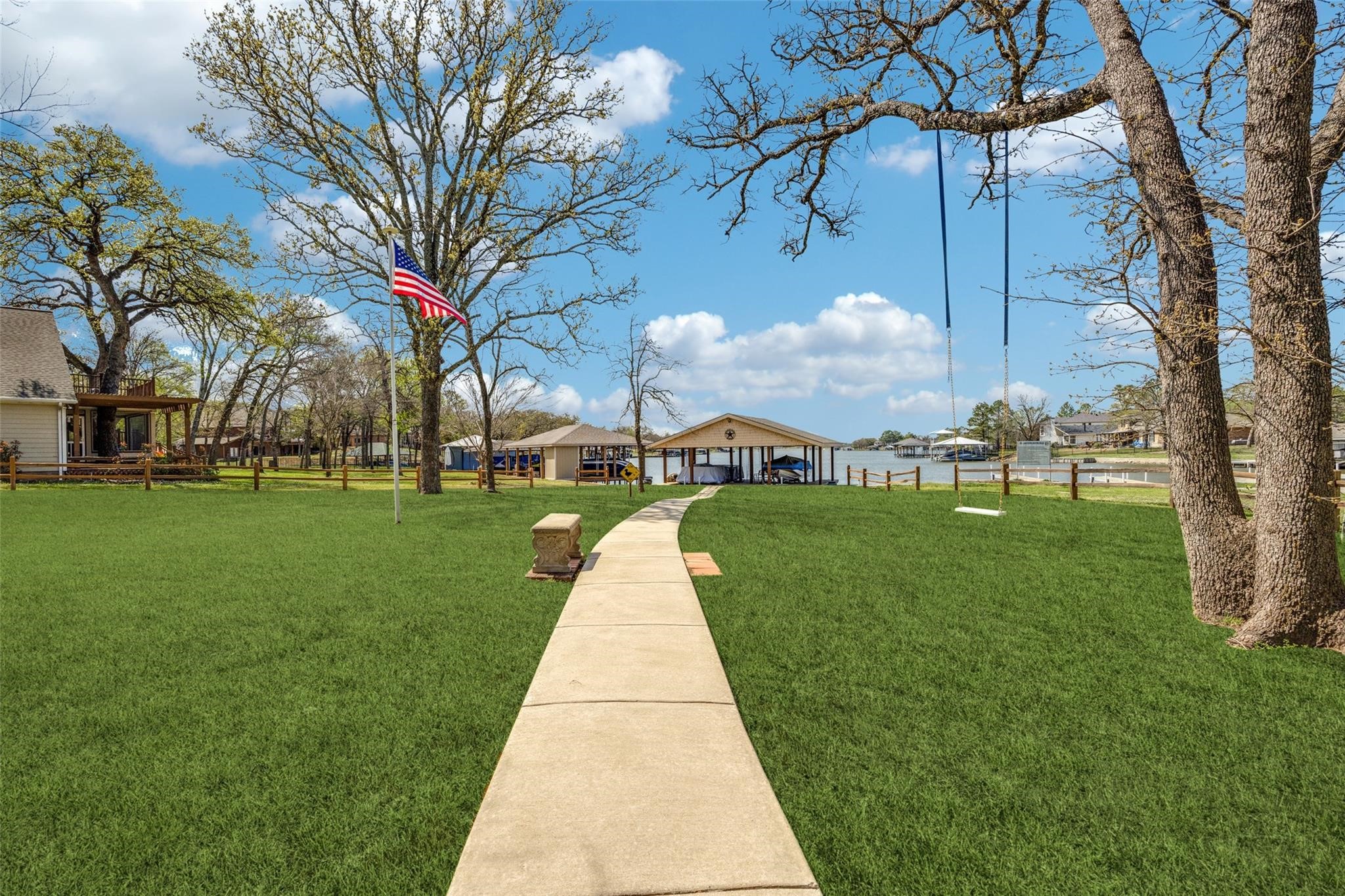 810 Kiowa Drive E Lake Kiowa TX 76240