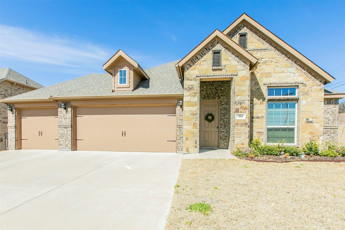 304 Oliver Court Kennedale TX 76060