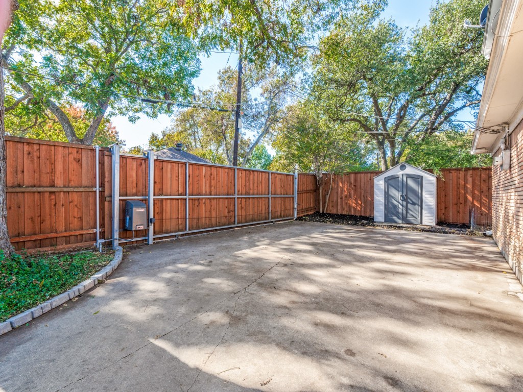 806 Knott Place Dallas TX 75208