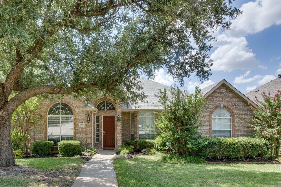 9726 Cliffside Drive Irving TX 75063