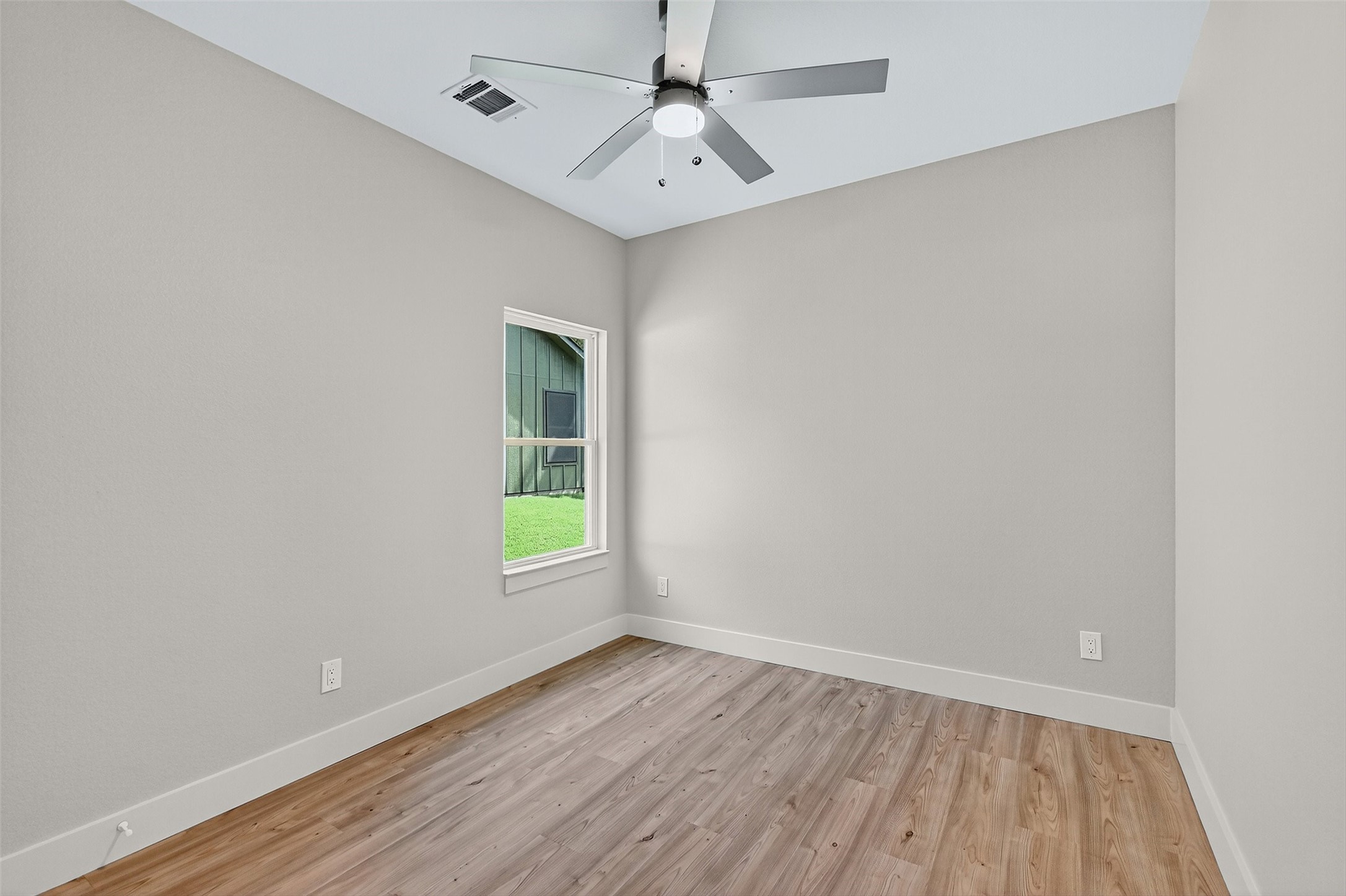 2520 S Scullin Avenue Denison TX 75020