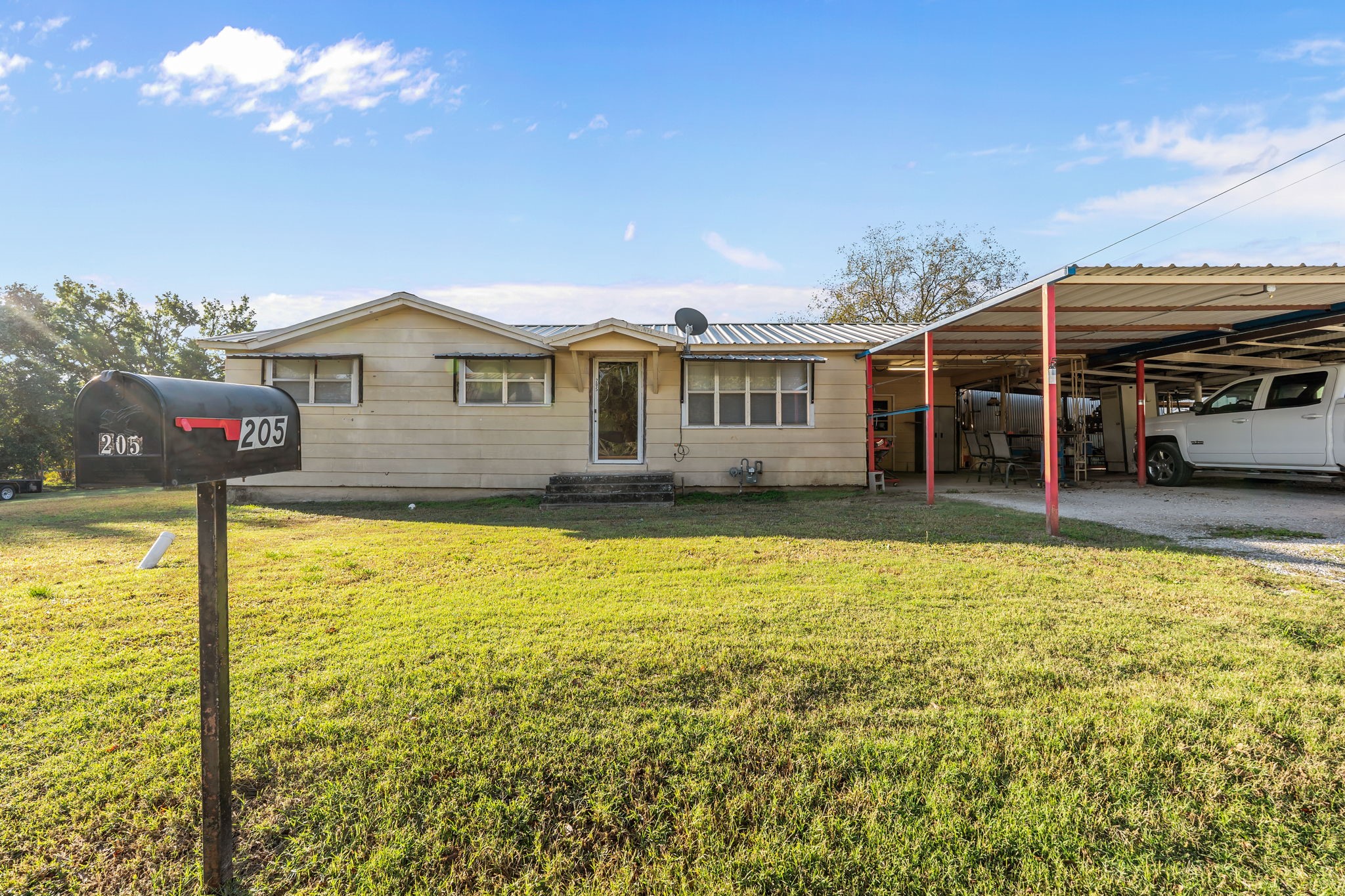 205 College Street Chico TX 76431