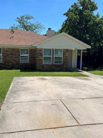 800 Woodland Court Kennedale TX 76060