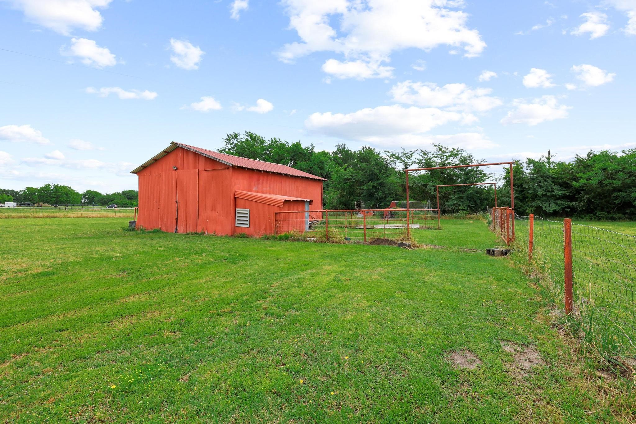 323 County Road 3804 Wolfe City TX 75496