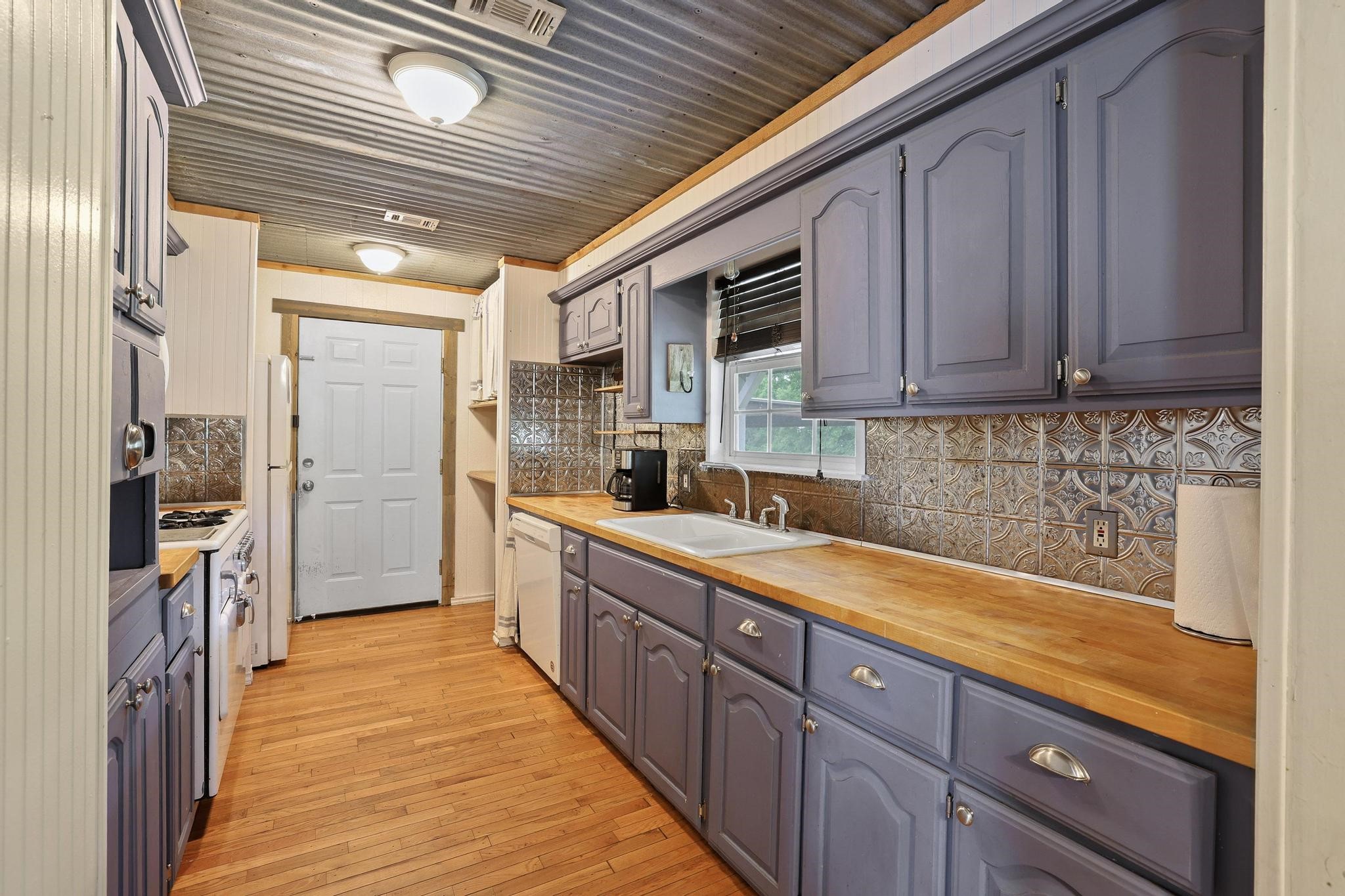 323 County Road 3804 Wolfe City TX 75496