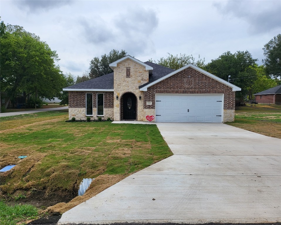 204 E 1st North Street Kaufman TX 75142