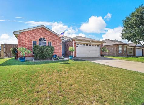 933 Fenway Lane Saginaw TX 76179