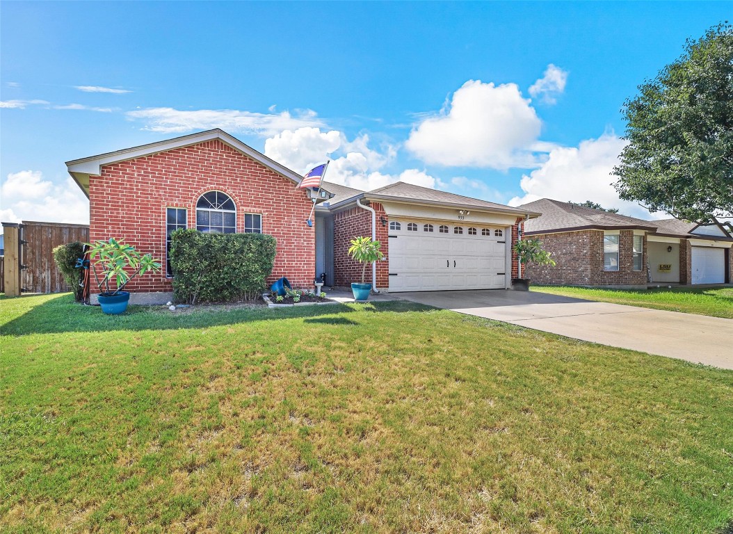 933 Fenway Lane Saginaw TX 76179