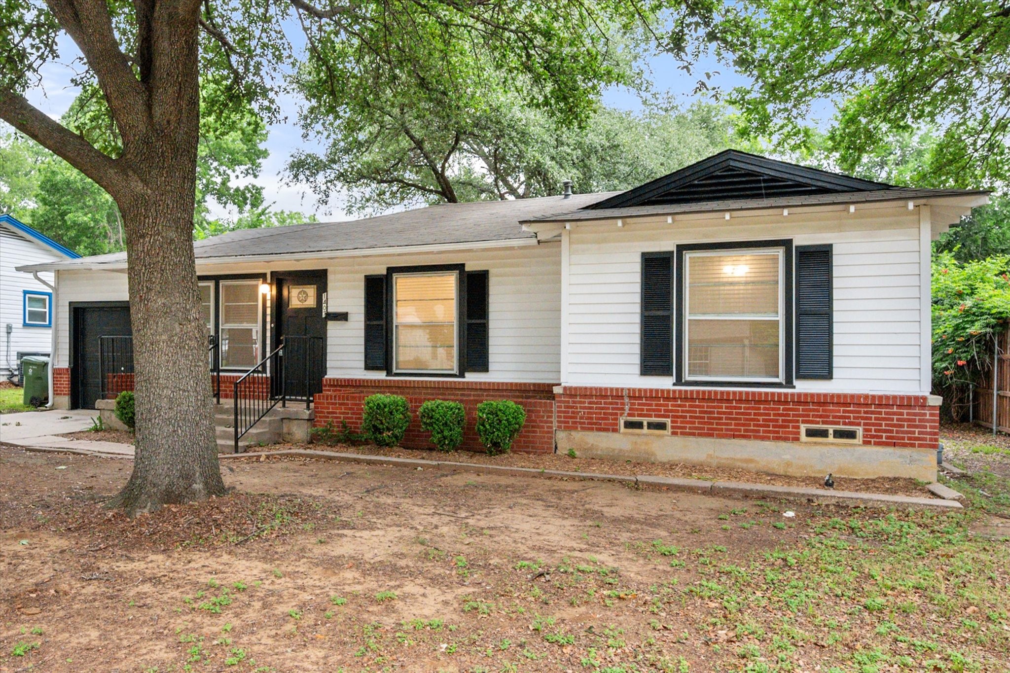 1407 W Lovers Lane Arlington TX 76013
