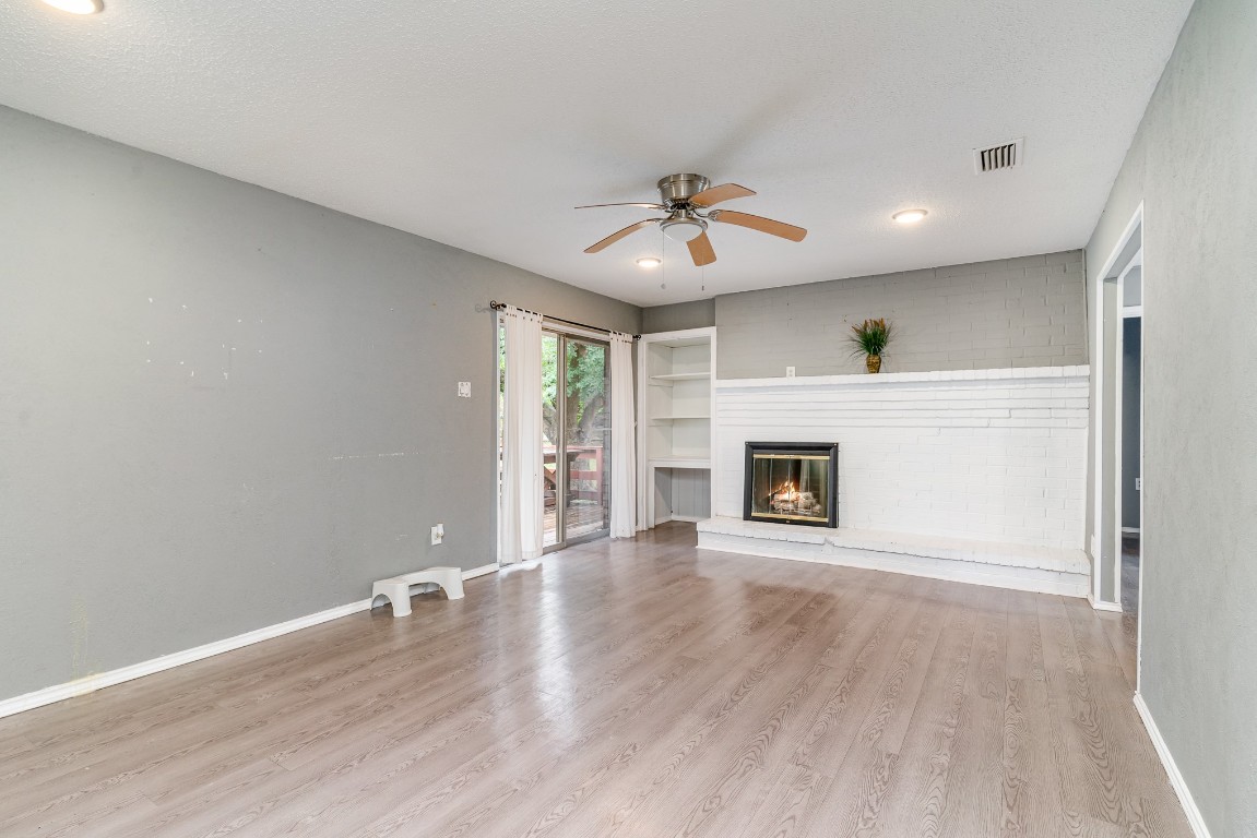 428 Brook Hollow Circle Desoto TX 75115